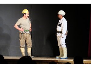 Kahraman madencilerin yaşam mücadelesi, tiyatro sahnesinde anlatıldı
