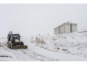 Malatya’da kar yağışı 300’e yakın mahalle yolunu ulaşıma kapadı