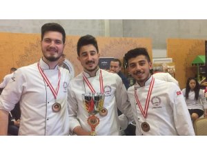 Devrek MYO aşçılık öğrencileri Türkiye üçüncüsü oldular