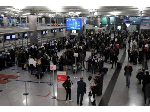 Atatürk Havalimanı’nda tatilci yoğunluğu sürüyor