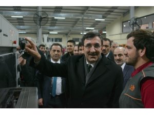 AK Parti Genel Başkan Yardımcısı Cevdet Yılmaz, Zafer Medya Ofset tesislerini gezdi