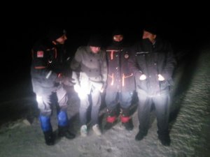 Kar fırtınasında aracında mahsur kalan kişi kurtarıldı