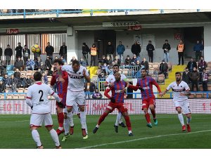 Süper Lig: Kardemir Karabükspor: 0 - Gençlerbirliği: 0 (İlk yarı)