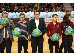 Denizli’de 5 bin öğrenciye karne hediyesi 5 bin basket topu
