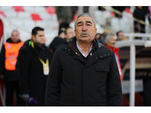 Süper Lig: DG Sivasspor: 0 - TM Akhisarspor: 0 (İlk yarı)