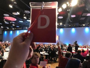 Almanya’da, SPD’li delegeler koalisyona yeşil ışık yaktı