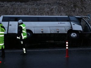 Beşiktaş taraftarını taşıyan otobüs devrildi: 8 yaralı