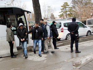 FETÖ’den gözaltına alınan 14 asker adliyeye sevk edildi