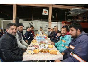 Başkan Sarıoğlu, Fen işleri personeliyle yemek yedi