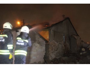 Konya’da boş evde yangın