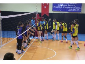 Cizre Belediyesi Bayan Voleybol Takımı başarıdan başarıya koşuyor