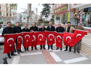 Haliliye’de binlerce Türk Bayrağı dağıtıldı