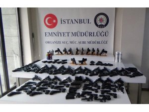 İstanbul’da silah kaçakçılarına operasyon: 182 tabanca ele geçirildi