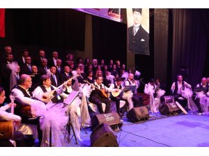 Efeler Belediyesi Türk Halk Müziği Korosu dinleyenleri mest etti