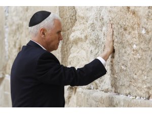 Pence, Ağlama Duvarını ziyaret etti