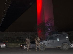 Beşiktaş'ta eğlence merkezi önünde silahlı saldırı