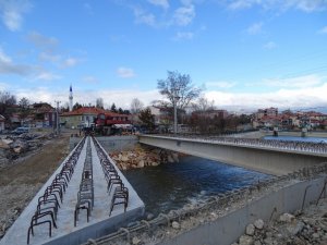 Hisarcık’ta yeni köprünün montajına başlandı