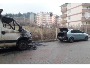 Bingöl’de iki araç yandı