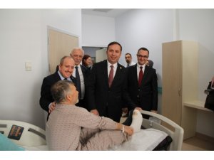 AK Parti’den hastane ziyareti