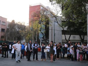 Meksika'da 7.5 büyüklüğünde deprem