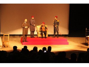 “Gök Sultan Abdülhamit Han” adlı tiyatro oyunu Beyşehirli tiyatro severlerle buluştu