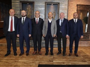 Başbakan Yardımcısı Fikri Işık, Kocaeli’de siyasi parti il başkanları ile bir araya geldi