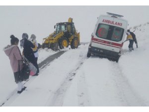 Van Büyükşehir’den karla mücadele çalışması