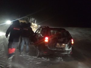 Kars’ta tipi de mahsur kalan 4’ü öğretmen 10 kişiye AFAD kurtardı