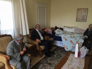 Başkan Seyfi Dingil’den hastalara moral ziyareti