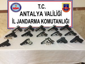 Antalya’da 15 ruhsatsız silah ele geçirildi