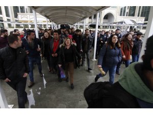 Antalya’da izinsiz açıklamaya polis müdahalesi