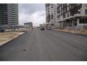 Seyrantepe’de yeni açılan yollar asfaltlanıyor