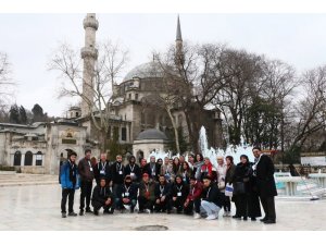 Avustralyalı Türk asıllı öğrenciler Eyüpsultan’ı gezdi