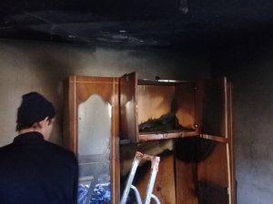 İtfaiye çalışanı, evindeki yangına koştu