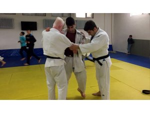 Siirtli görme engeli judocular engel tanımıyor