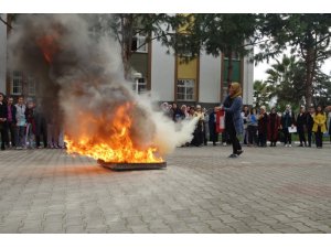 Üniversite öğrencilerine deprem ve yangın tatbikatı