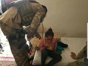 Mehmetçikten Afrin’deki sivil halka yardım eli