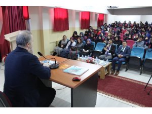 Van’da “Büyük Türkiye Yolunda Gençlerle İstişare” konferansı