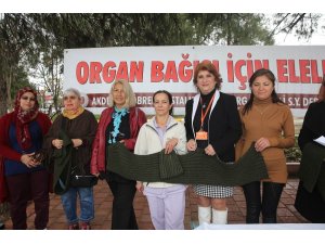 Böbrek hastalarından Afrin’e atkı ve bere