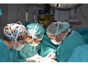 2 günlük bebeğe başarılı ameliyat