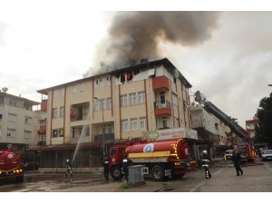 Manavgat’ta korkutan çatı yangını