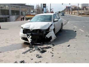 Elazığ’da iki araç çarpıştı : 4 yaralı