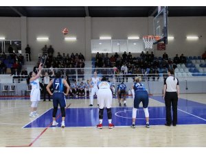 Kadınlar Basketbol Ligi: Elazığ İl Özel İdare: 68 - İzmit Belediyespor: 69