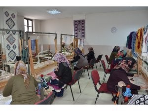 Geleneksel Dokuma çıpıt atölyesinde