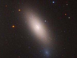 Hubble, Perse Takımyıldızı'ndaki "kalıntı galaksiyi" görüntüledi