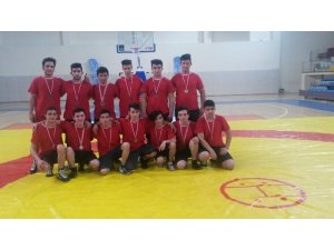 Eğirdir Nafiz Yürekli Mesleki ve Teknik Anadolu Lisesi güreş takımı, bölge müsabakalarına hazırlanıyor