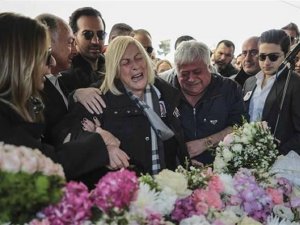 İran'daki uçak kazasında hayatını kaybedenlere veda