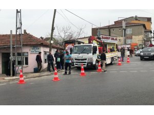 Sultanbeyli’de motosiklet onarım aracına çarptı: 2 yaralı