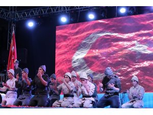 Şahinbey’de Çanakkale şehitlerini anma gecesine binlerce kişi katıldı