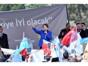 İyi Parti Genel Başkanı Meral Akşener, Balıkesir’de ilçe teşkilatlarını açtı